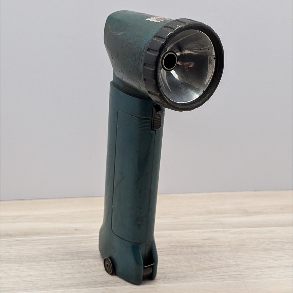 Vintage Makita Rechargeable 7.2V Flashlight Model # ML700 - For Parts Or Repair